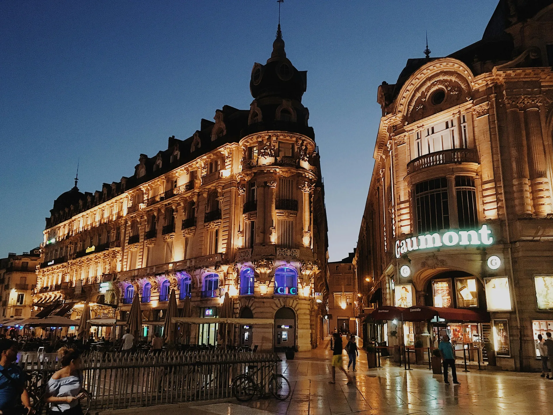Place de la Comédie à Montpellier de nuit