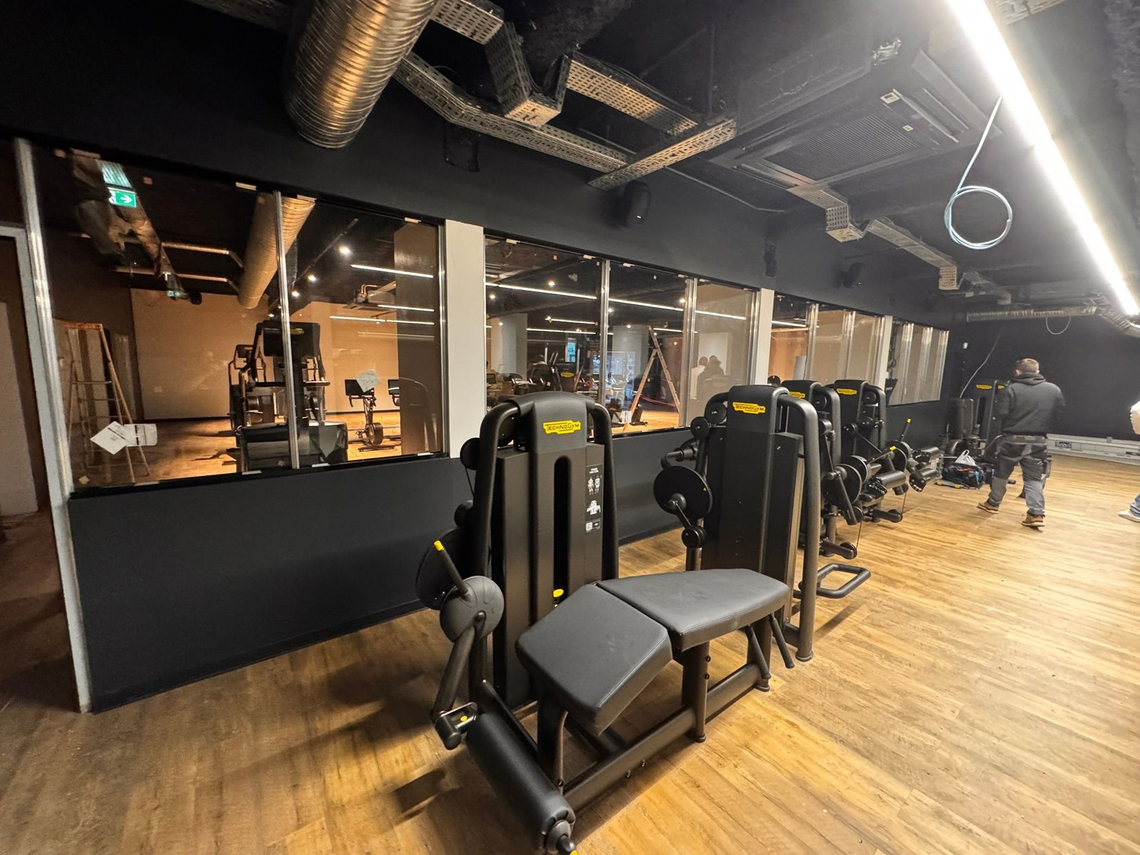 Cloisons vitrées posées dans une salle de sport