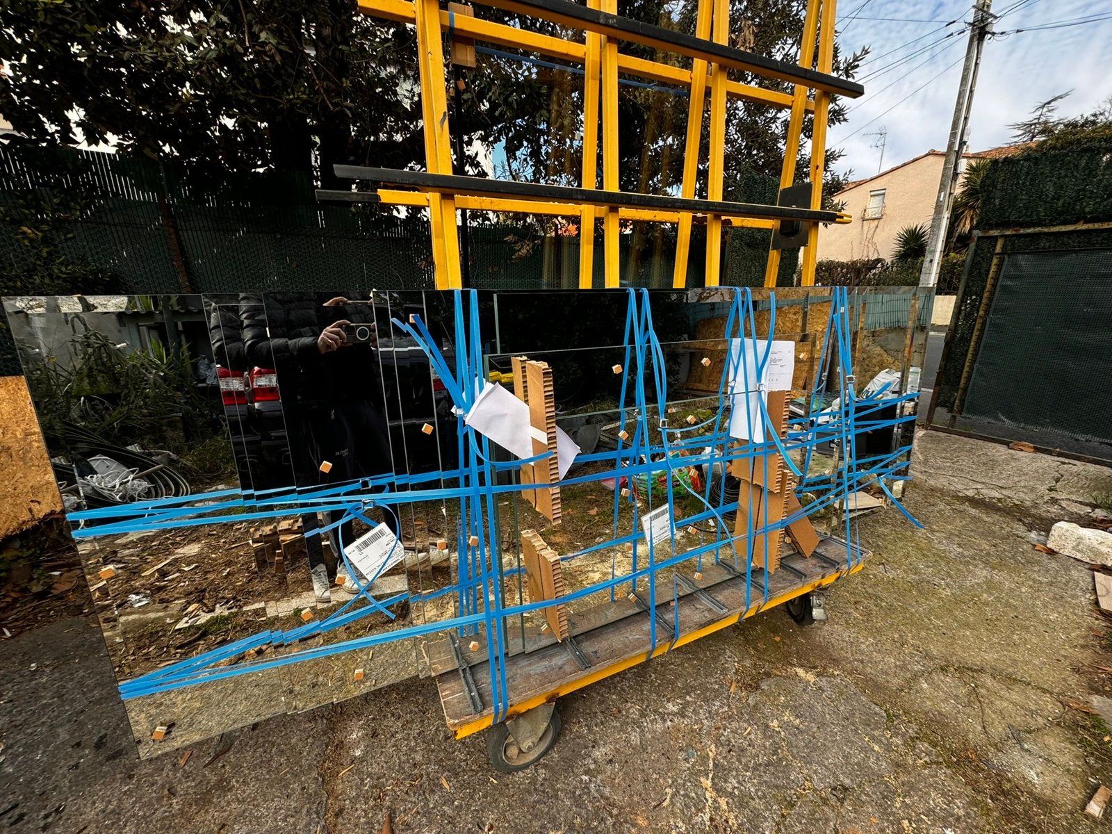 Miroirs sur mesure sanglés sur chariot, prêts pour la livraison
