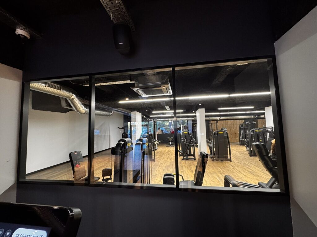 Salle de sport à Montpellier avant la pose des cloisons vitrées