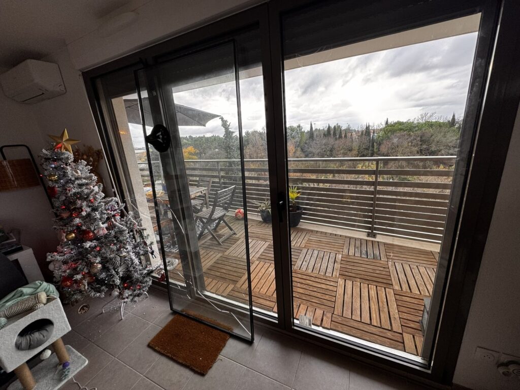 Remplacement d'un vitrage de baie coulissante dans un appartement de la métropole de Montpellier