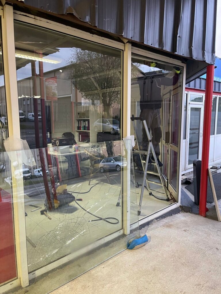 Remplacement du vitrage d’un coulissant dans un local professionnel